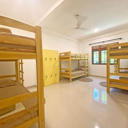 Makai Surf House Hotel Ahangama Ngoại thất bức ảnh