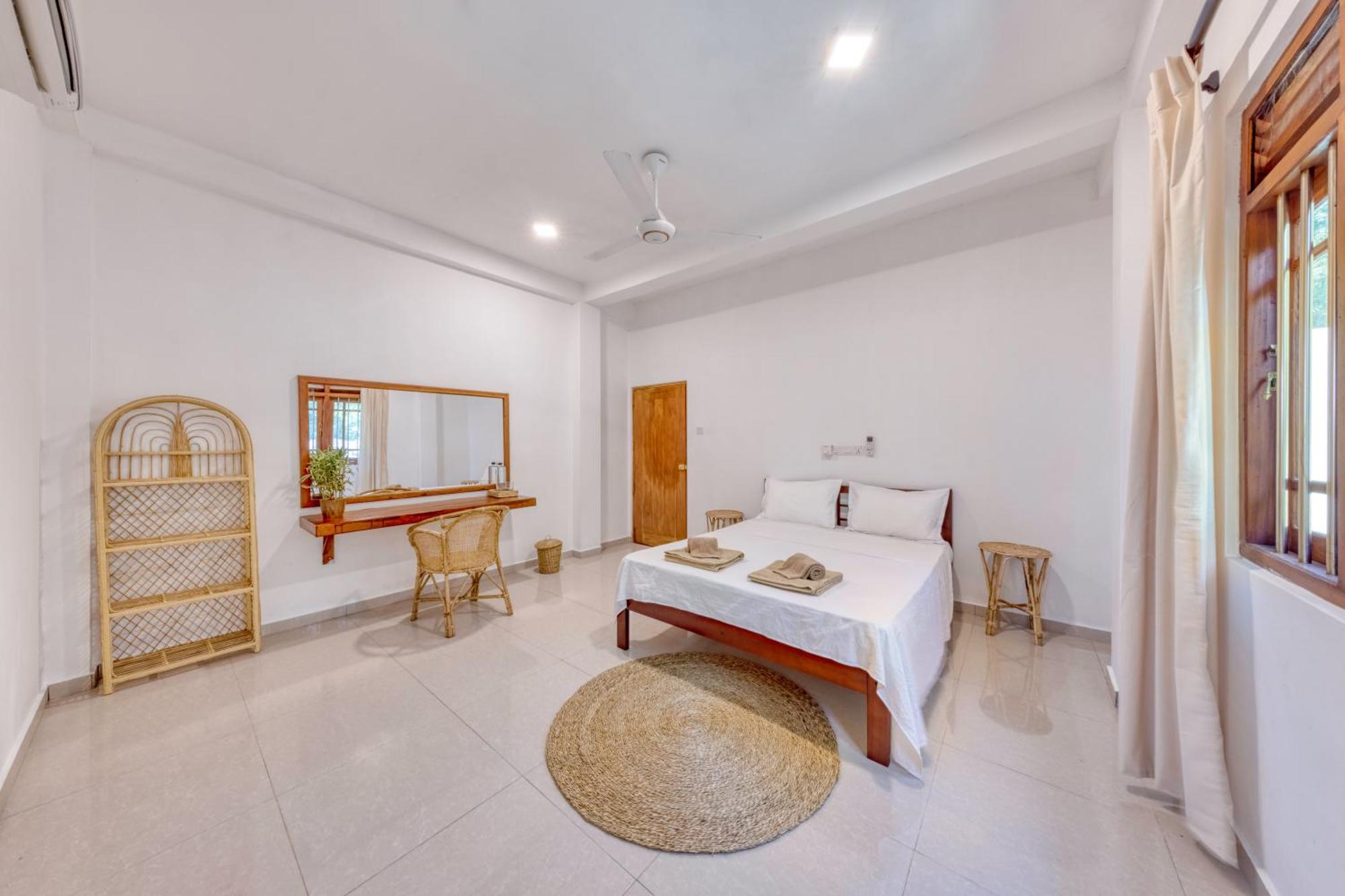 Makai Surf House Hotel Ahangama Ngoại thất bức ảnh