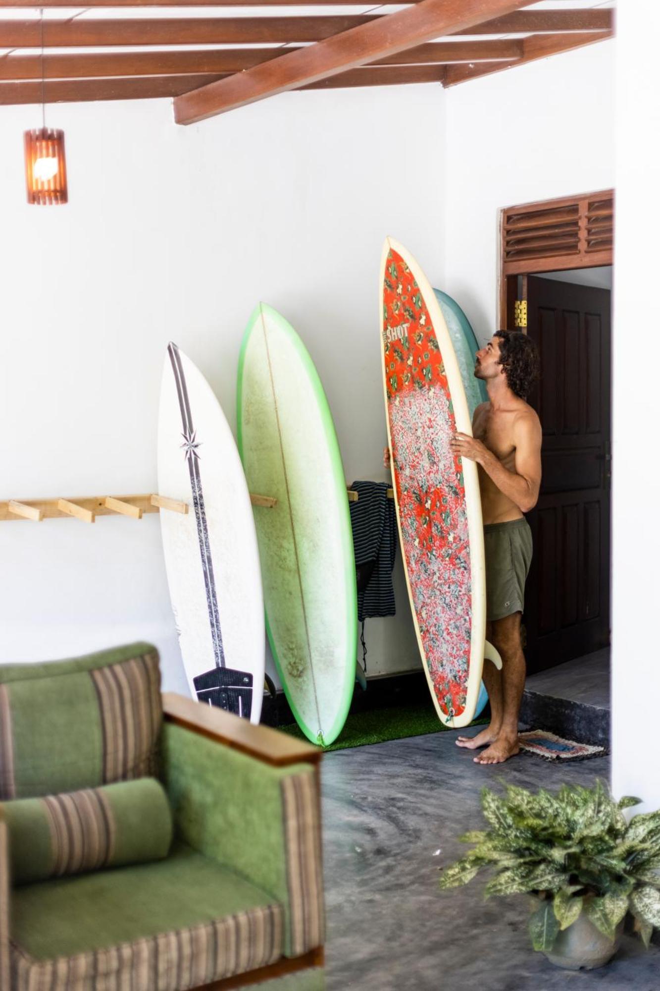 Makai Surf House Hotel Ahangama Ngoại thất bức ảnh