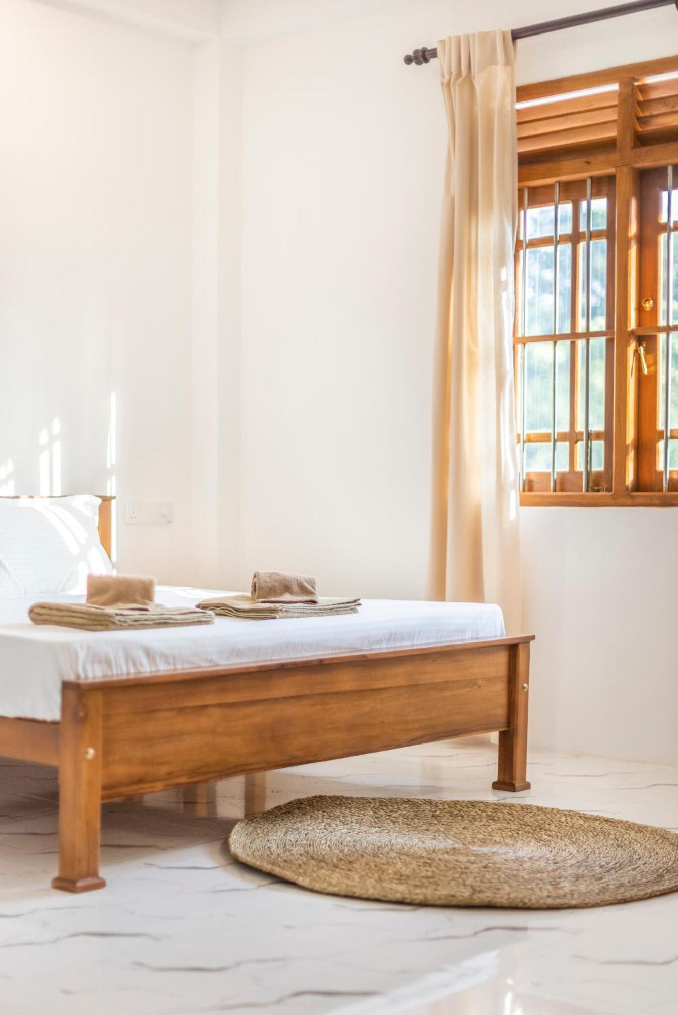 Makai Surf House Hotel Ahangama Ngoại thất bức ảnh