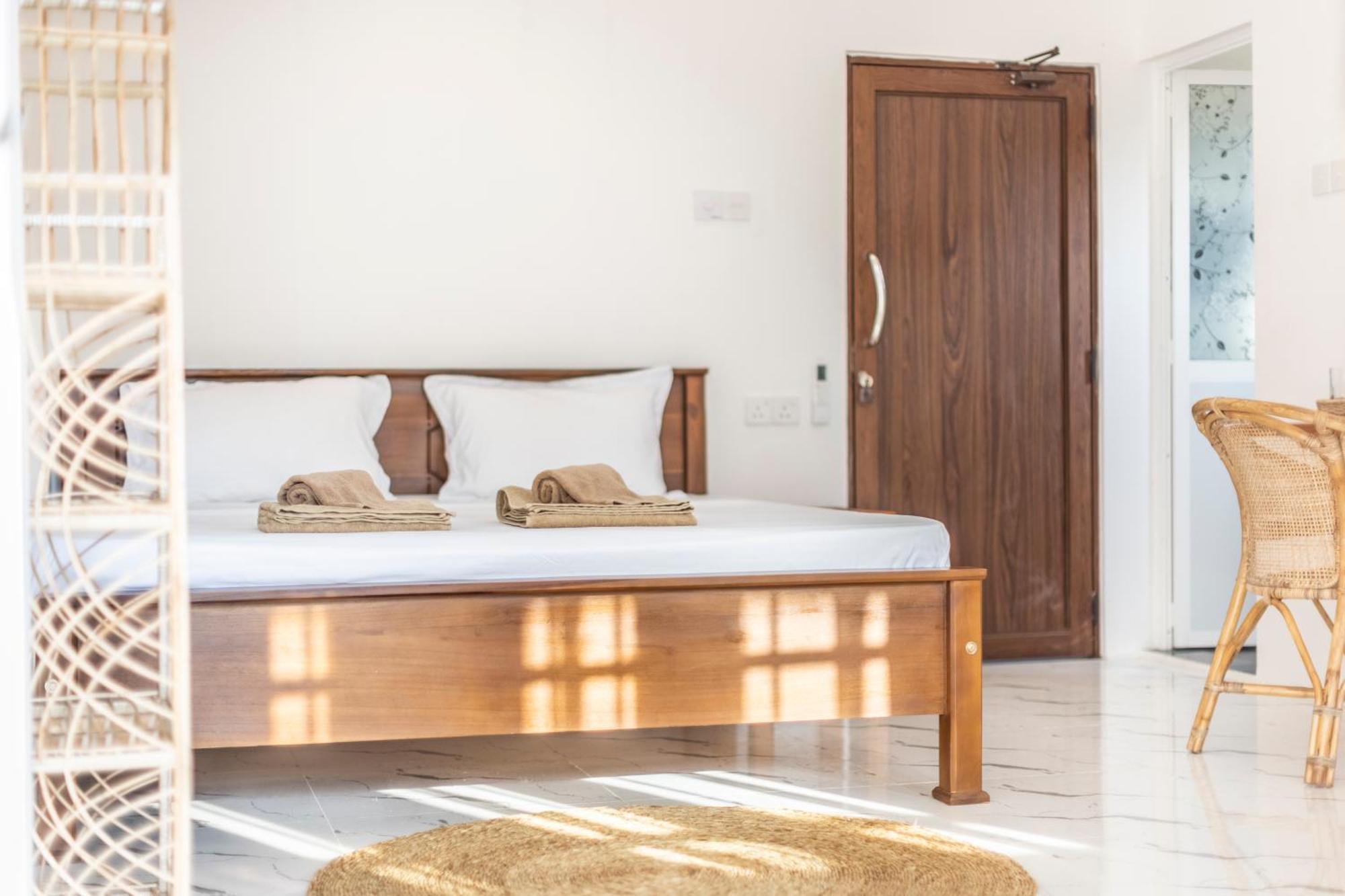 Makai Surf House Hotel Ahangama Ngoại thất bức ảnh