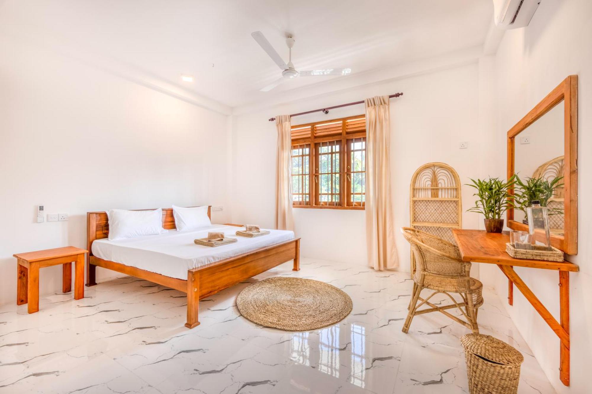 Makai Surf House Hotel Ahangama Ngoại thất bức ảnh