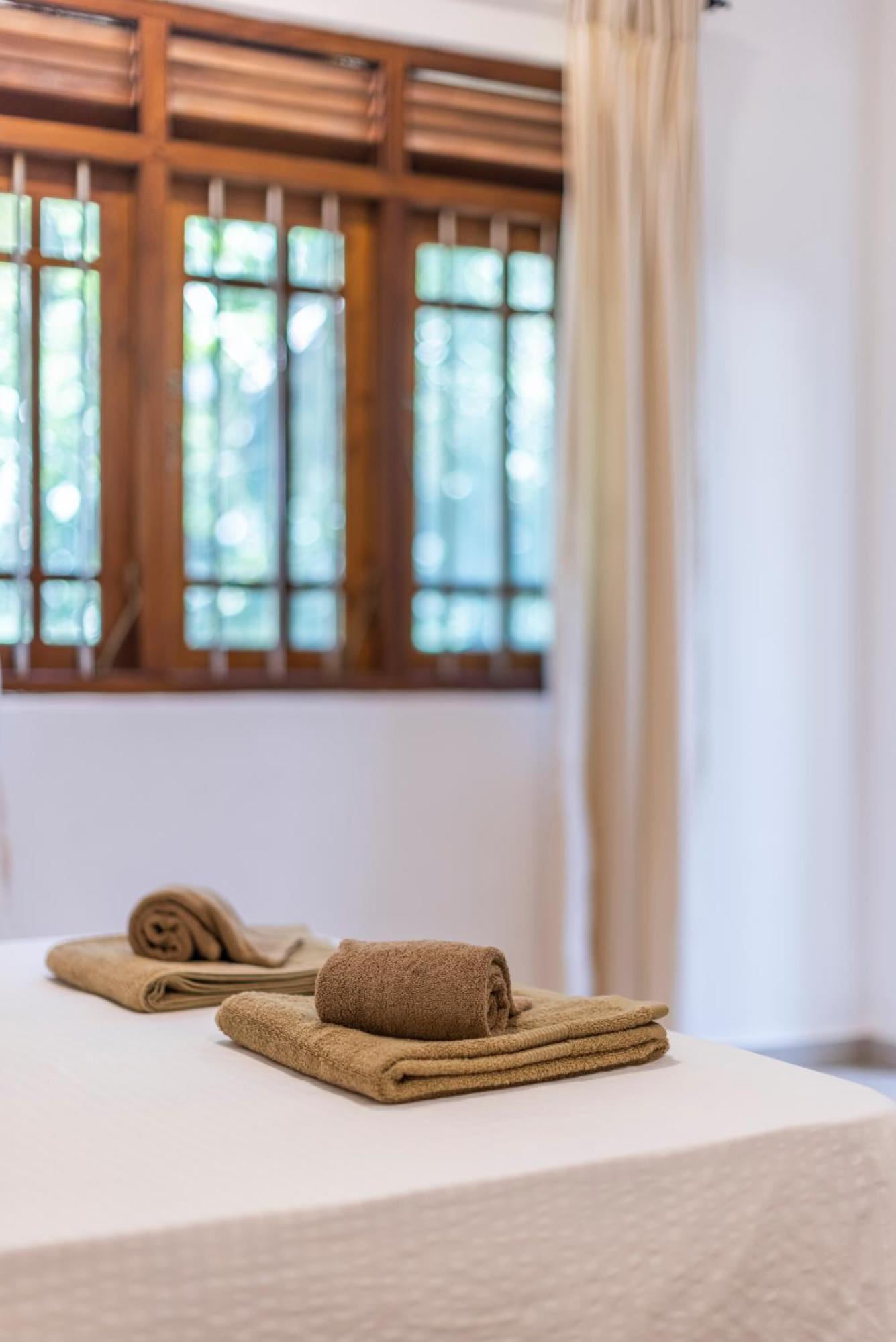 Makai Surf House Hotel Ahangama Ngoại thất bức ảnh