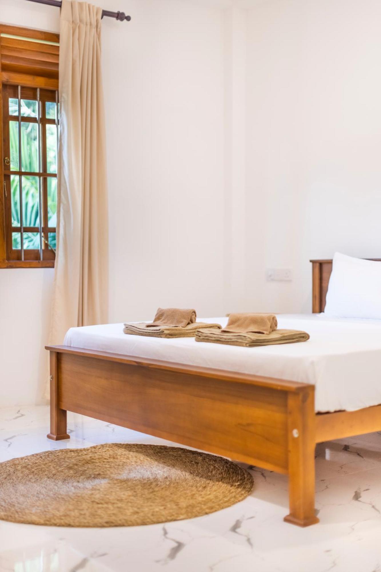Makai Surf House Hotel Ahangama Ngoại thất bức ảnh