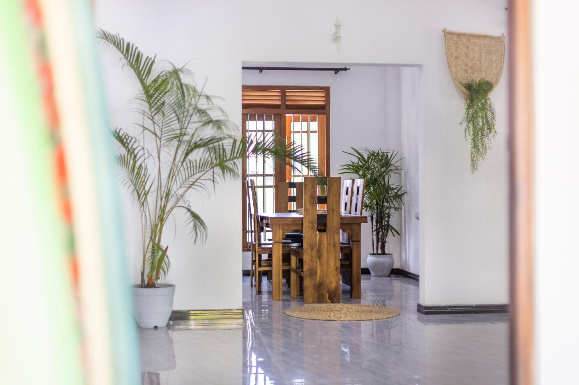Makai Surf House Hotel Ahangama Ngoại thất bức ảnh