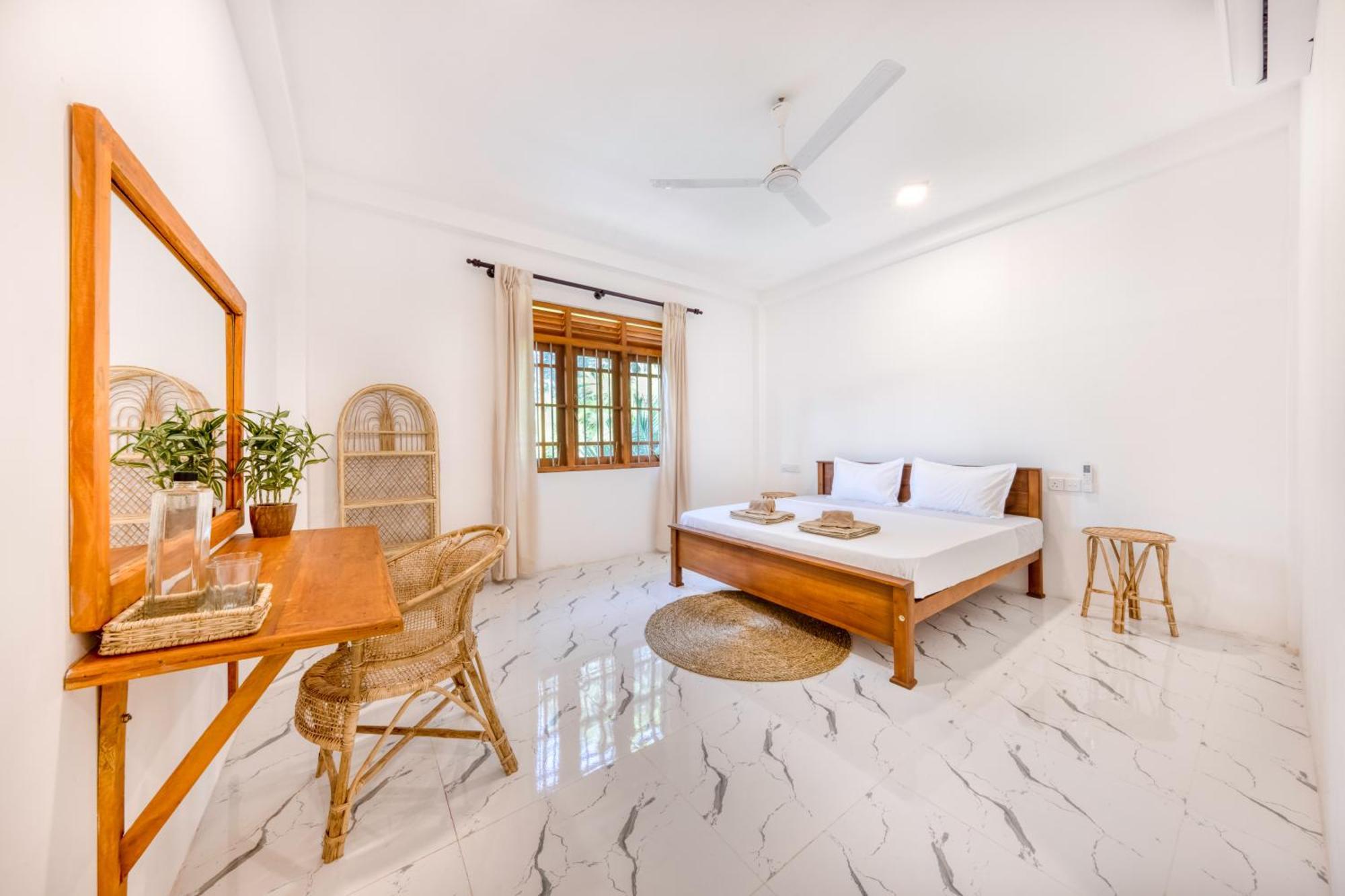 Makai Surf House Hotel Ahangama Ngoại thất bức ảnh