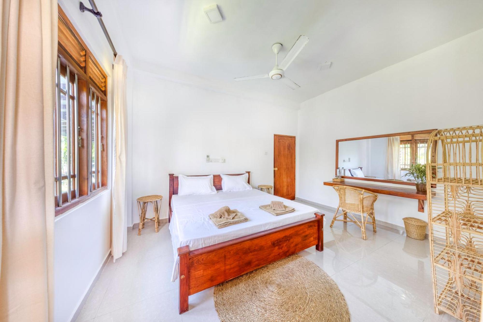 Makai Surf House Hotel Ahangama Ngoại thất bức ảnh