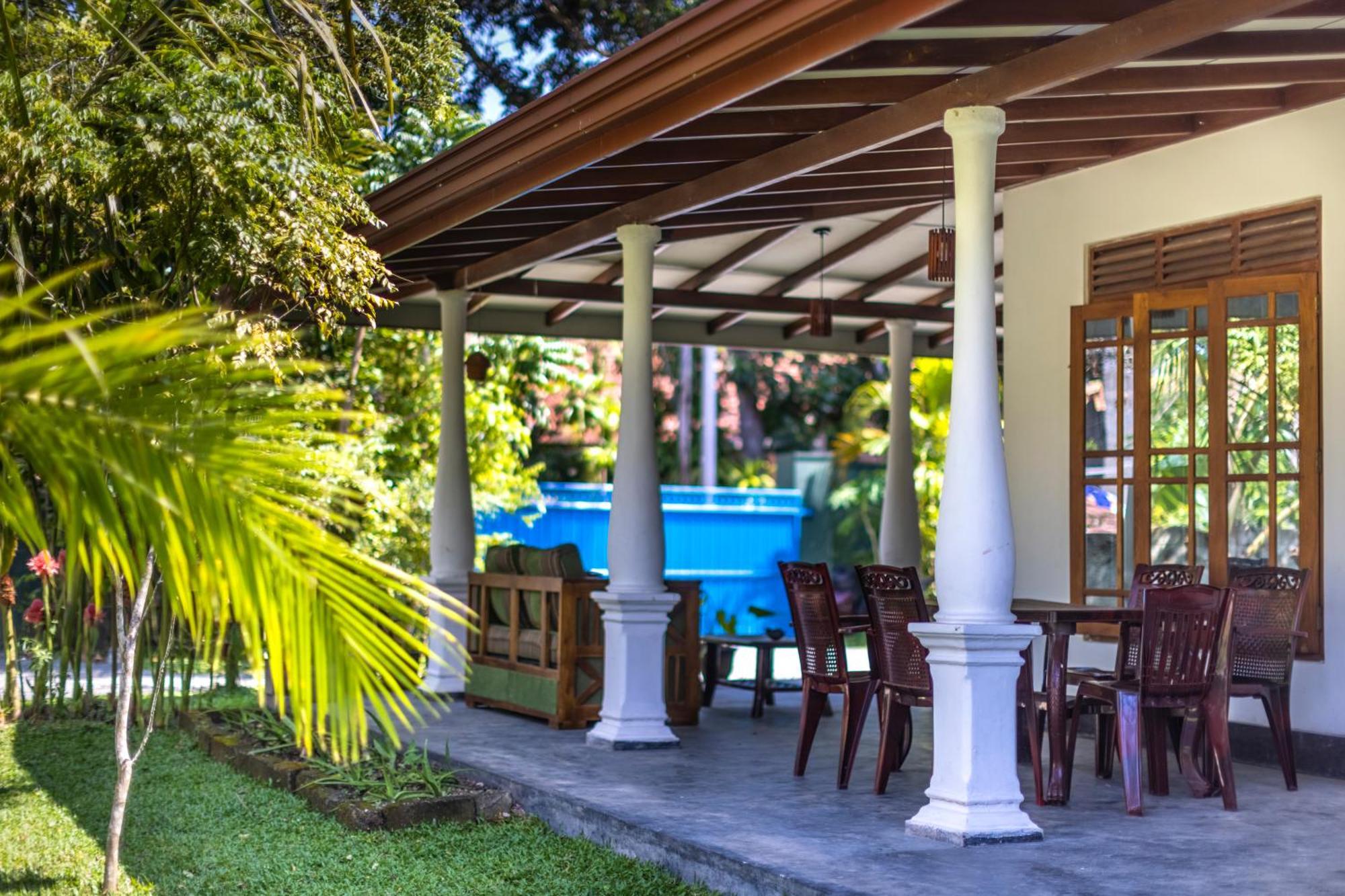 Makai Surf House Hotel Ahangama Ngoại thất bức ảnh