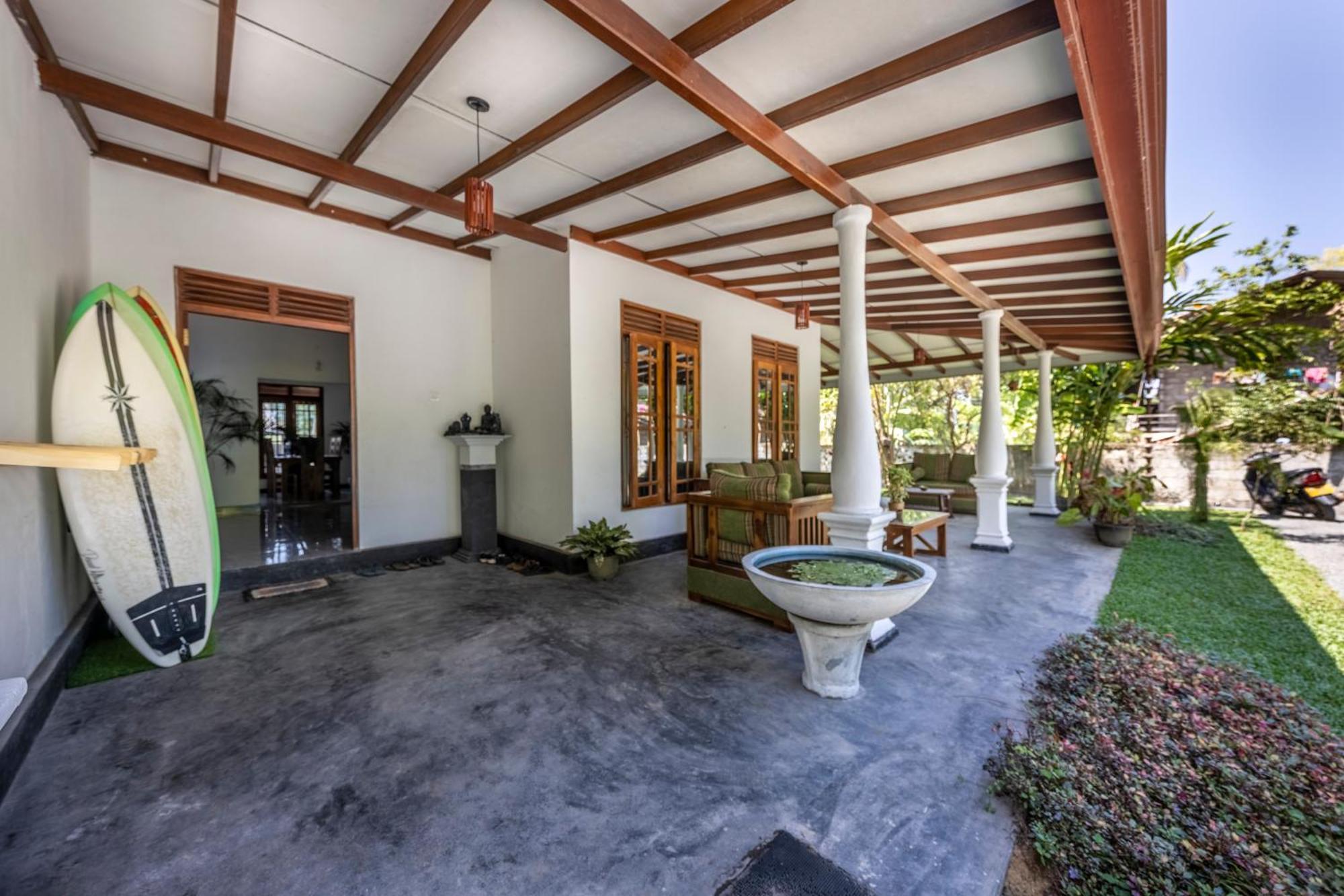 Makai Surf House Hotel Ahangama Ngoại thất bức ảnh