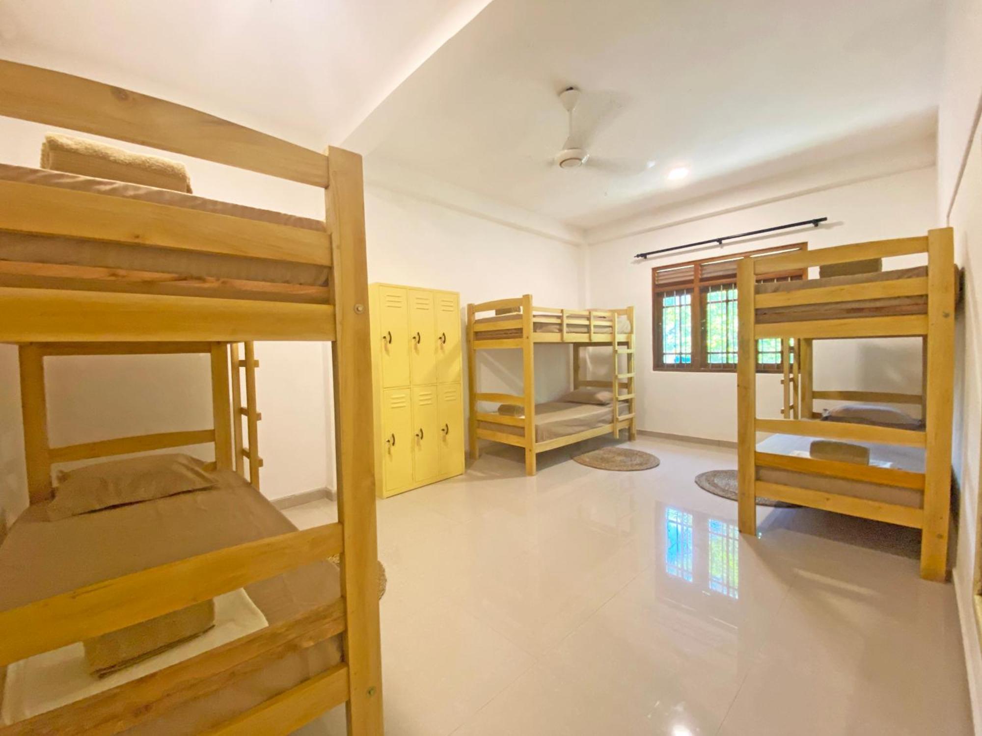 Makai Surf House Hotel Ahangama Ngoại thất bức ảnh