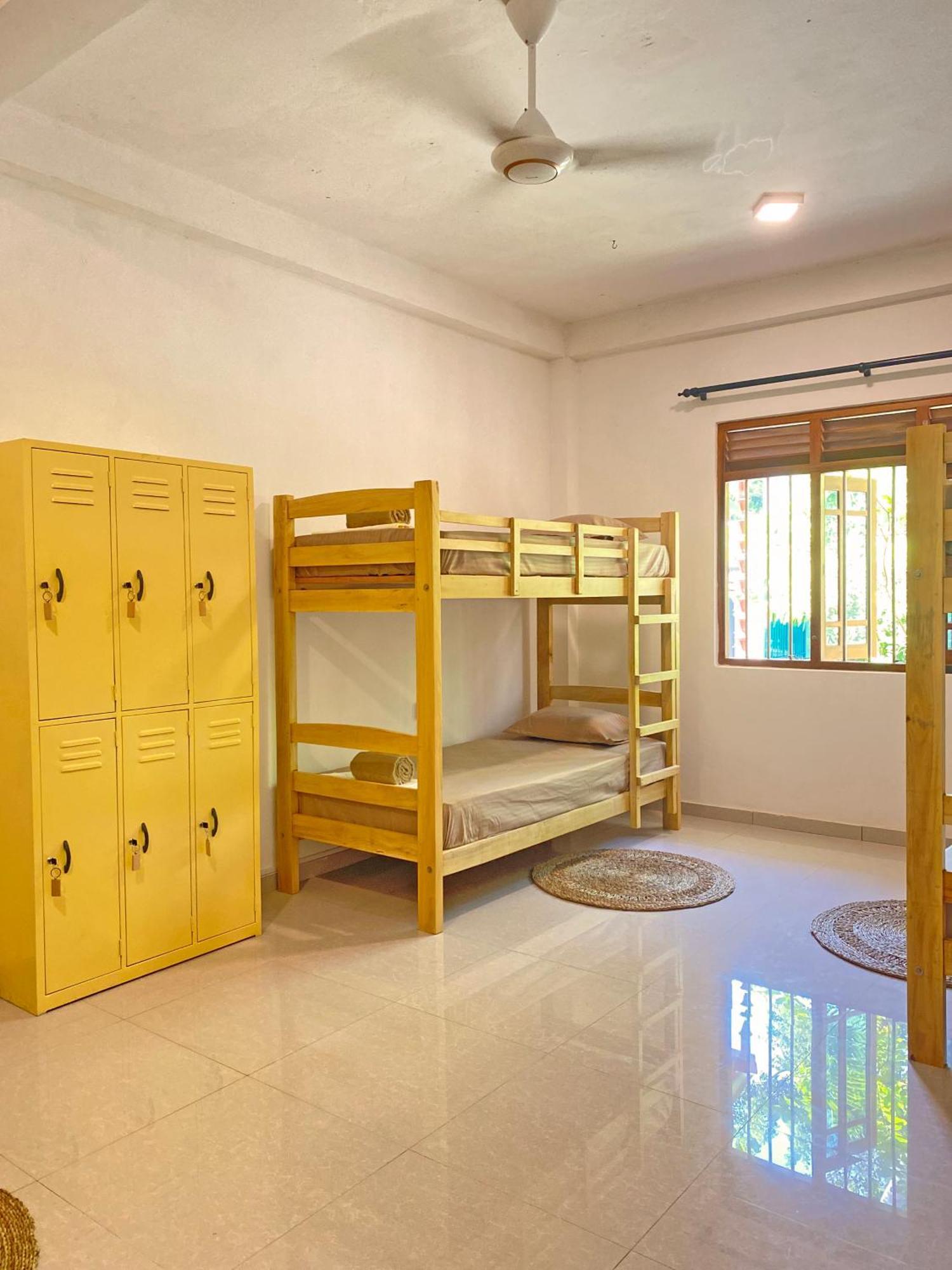 Makai Surf House Hotel Ahangama Ngoại thất bức ảnh