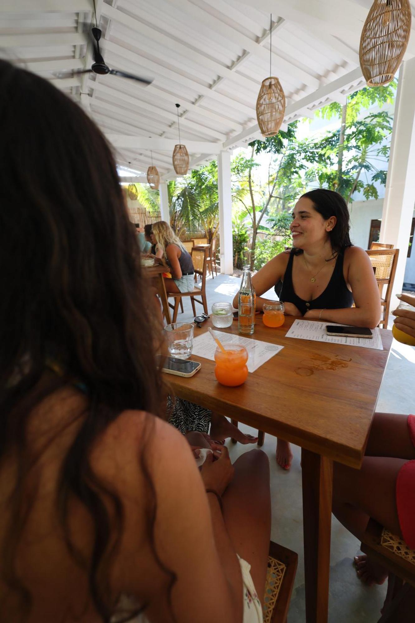 Makai Surf House Hotel Ahangama Ngoại thất bức ảnh