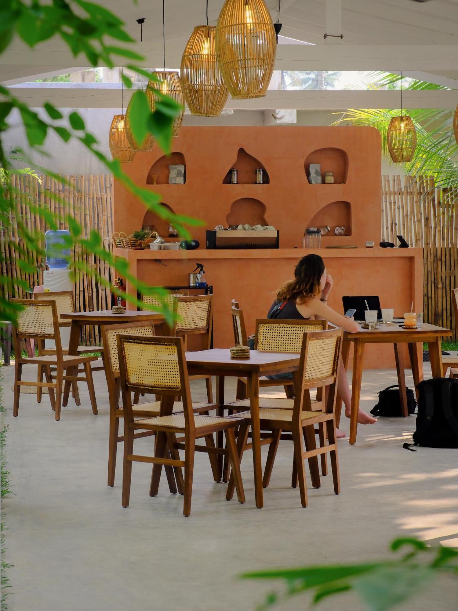 Makai Surf House Hotel Ahangama Ngoại thất bức ảnh