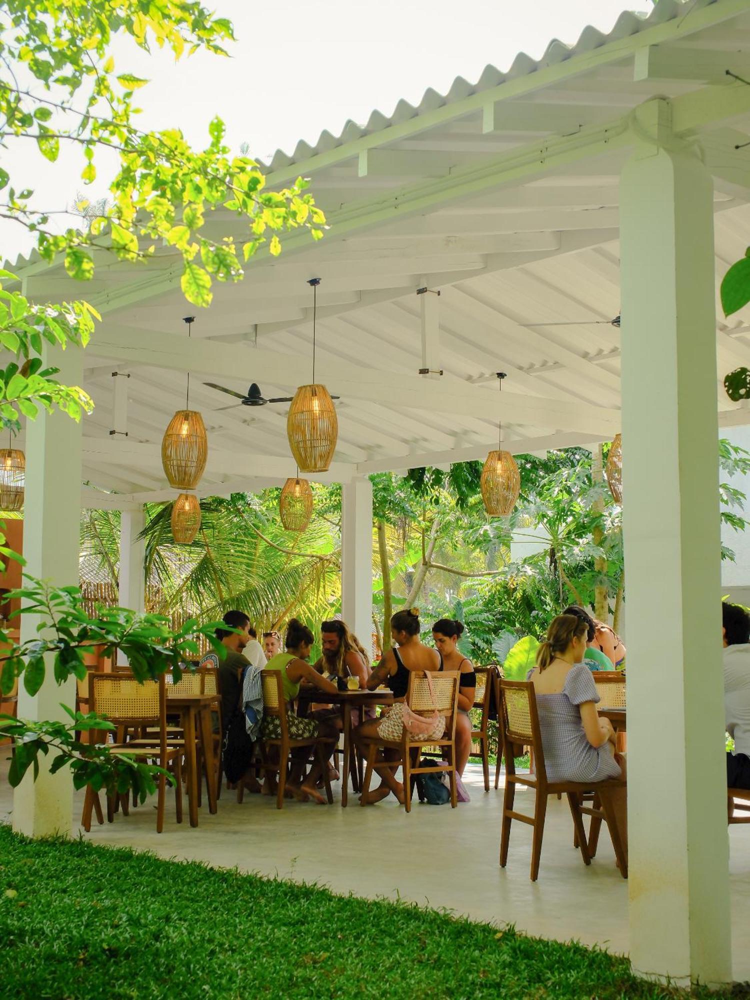 Makai Surf House Hotel Ahangama Ngoại thất bức ảnh